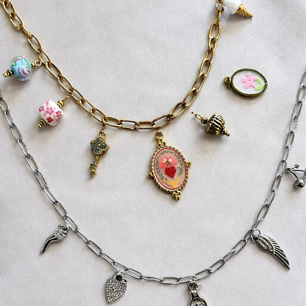 Creazione di collane al Toma la Luna