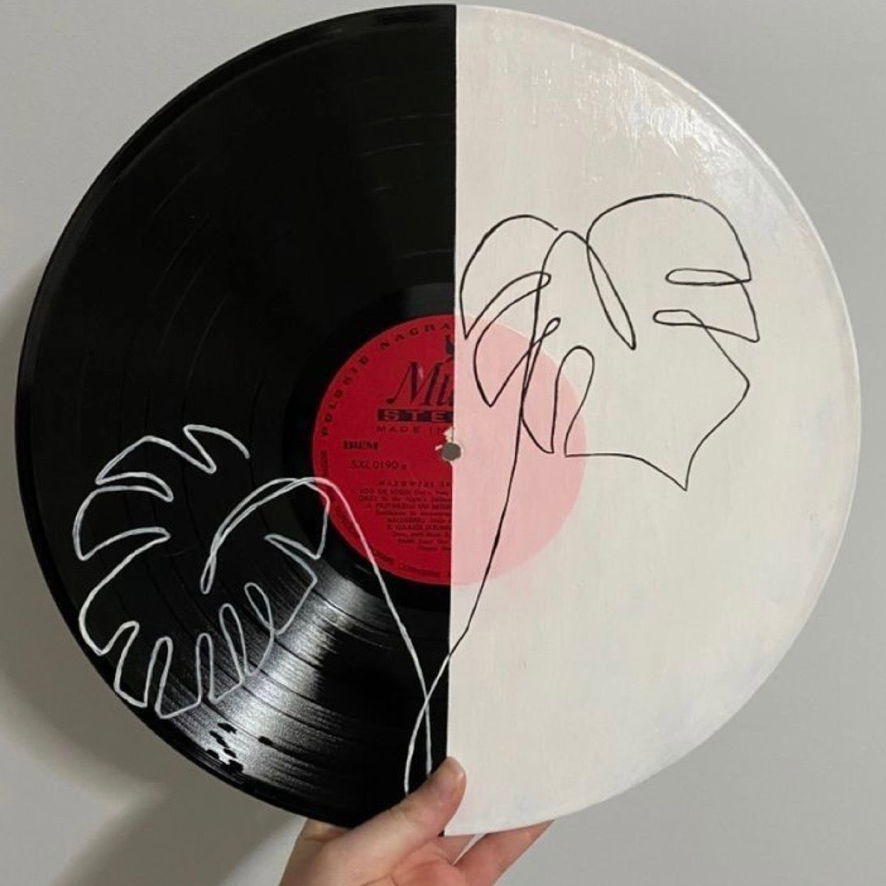 Pittura su vinili al Base Records