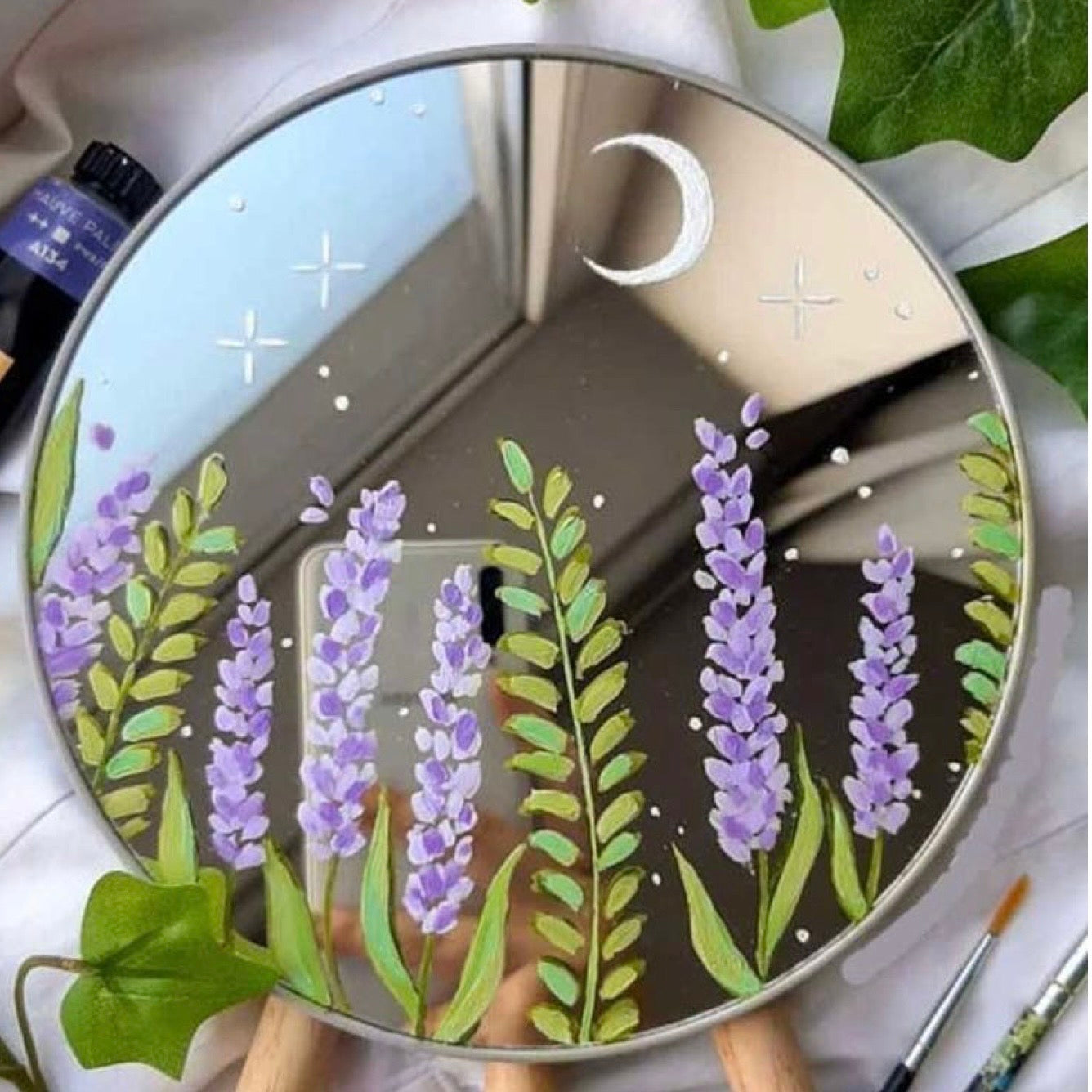 Pittura su specchi al Base Records