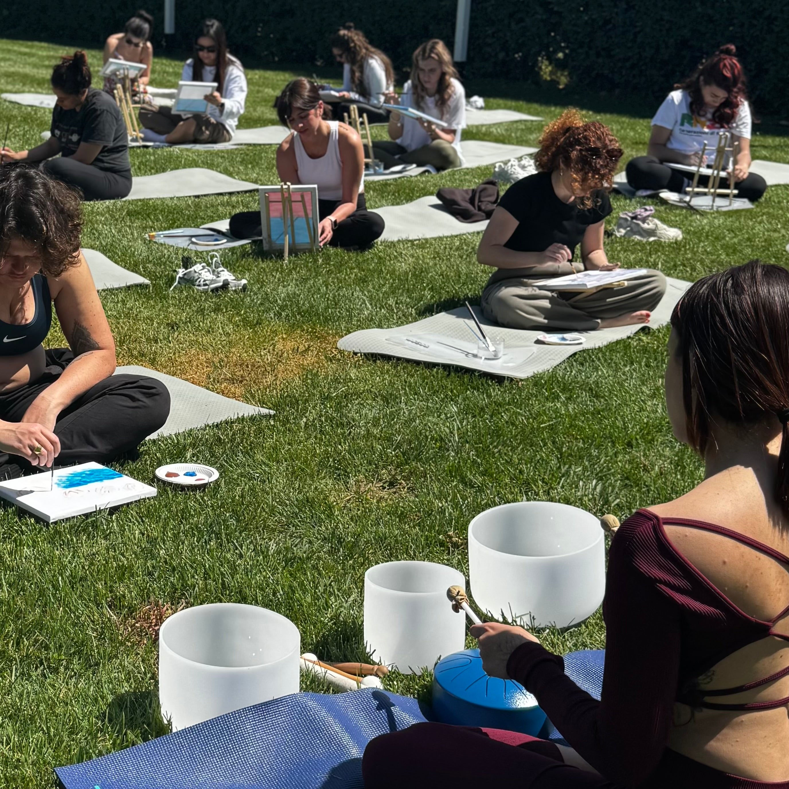 Yoga, bagno di suoni e pittura a Palmares